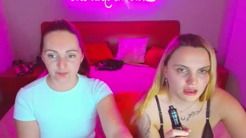 Snapshot of magiceyess chatting on 02.27.25 Lili and Bella online show from 02.27.25