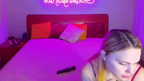 Snapshot of magiceyess chatting on 03.06.25 Lili and Bella online show from 03.06.25