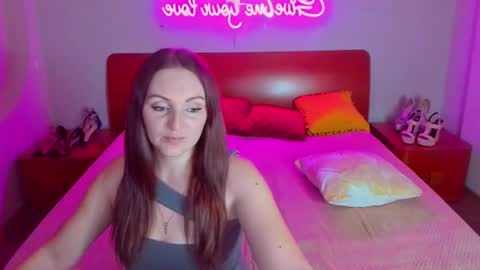 Snapshot of magiceyess chatting on 03.12.25 Lili and Bella online show from 03.12.25