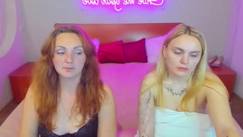 Lili and Bella online show from 11.04.25