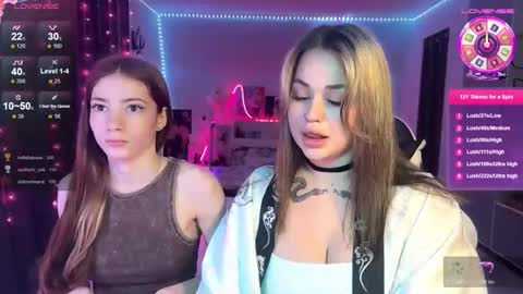 Snapshot of magicladyy chatting on 11.23.25 Angel online show from 11.23.25