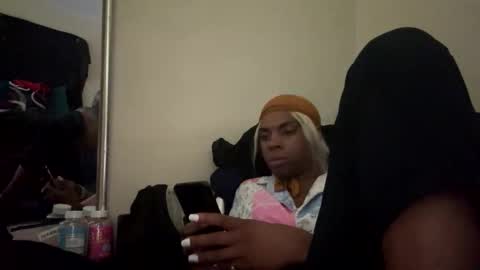 Snapshot of magiicboo chatting on 11.13.25 magiicboo online show from 11.13.25