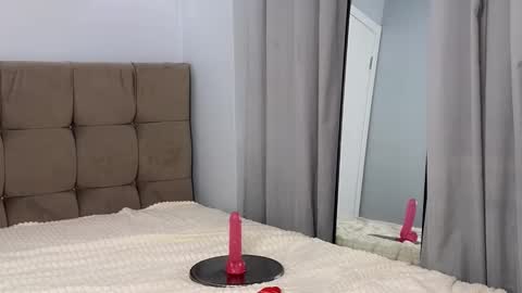 Snapshot of magnificent_angel chatting on 02.13.25 Sasha online show from 02.13.25