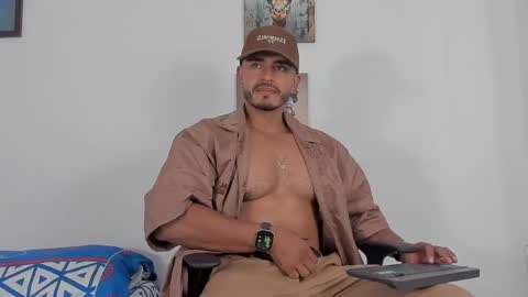 Snapshot of magnusclark chatting on 05.10.26 Magnusclark online show from 05.10.26