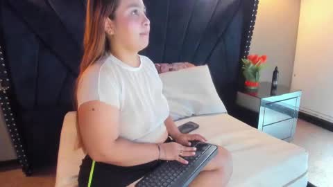 Snapshot of mahiasmith13 chatting on 10.05.25 MAHIA online show from 10.05.25