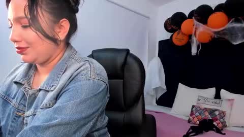 Mahra Zoe online show from 10.22.25
