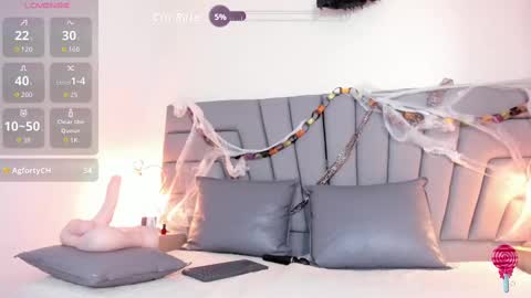 maia_520 online show from 10.15.25