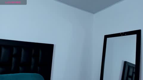 Snapshot of maia_davies chatting on 12.04.24 Maia online show from 12.04.24