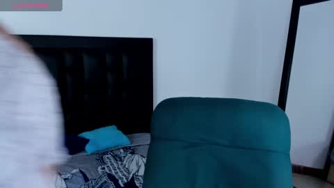 Snapshot of maia_davies chatting on 12.10.24 Maia online show from 12.10.24