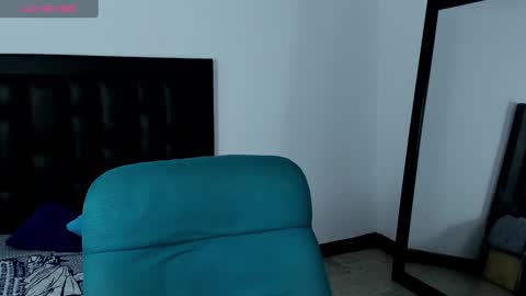 Snapshot of maia_davies chatting on 12.11.24 Maia online show from 12.11.24