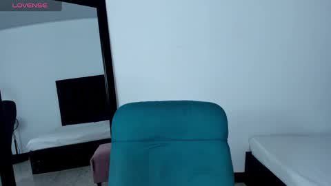 Snapshot of maia_davies chatting on 01.18.25 Maia online show from 01.18.25