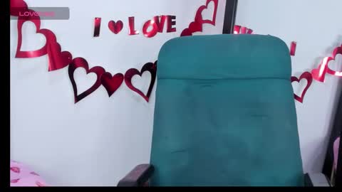 Snapshot of maia_davies chatting on 02.20.26 Maia online show from 02.20.26