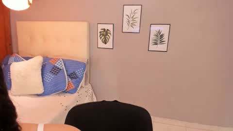 Snapshot of maia_w10 chatting on 11.10.25 Maia online show from 11.10.25