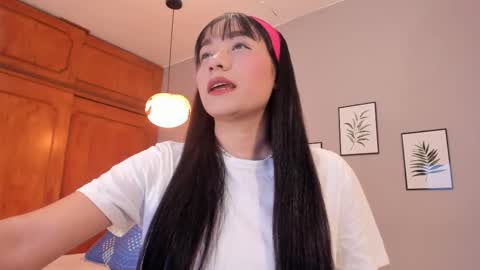 Snapshot of maia_w10 chatting on 11.12.25 Maia online show from 11.12.25