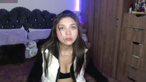 Snapshot of maiaa_evans chatting on 12.23.24 t online show from 12.23.24