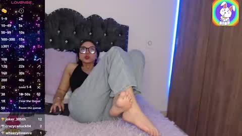 Snapshot of maiaa_evans chatting on 02.08.25 t online show from 02.08.25