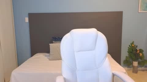 Snapshot of maiaa_ruiz chatting on 01.18.25 Maiaa Ruiz online show from 01.18.25