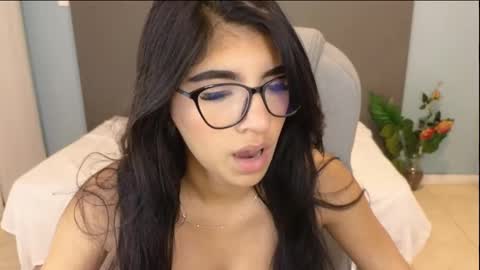 Snapshot of maiaa_ruiz chatting on 10.03.25 Maiaa Ruiz online show from 10.03.25