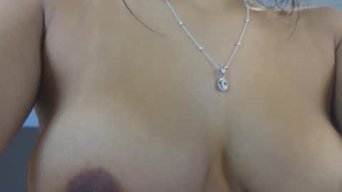 Snapshot of maiaa_ruiz chatting on 10.31.25 Maiaa Ruiz online show from 10.31.25