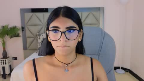 Snapshot of maiaa_ruiz chatting on 11.18.25 Maiaa Ruiz online show from 11.18.25