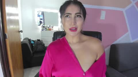 Snapshot of maiaconnor chatting on 09.17.25 online show from 09.17.25