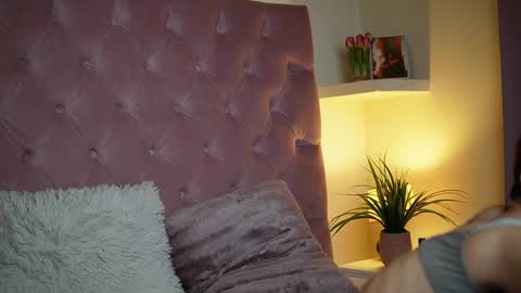  Maia  online show from 09.13.25