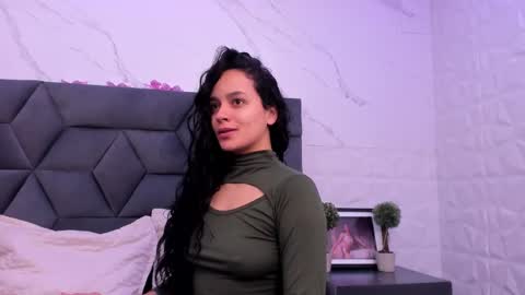 Snapshot of maiapark chatting on 11.20.25 Maia online show from 11.20.25