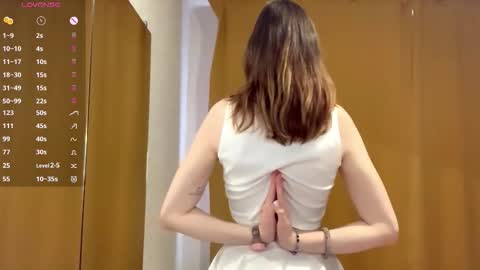 Elina online show from 10.26.25