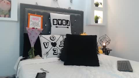 Maiky Cooper online show from 03.12.25