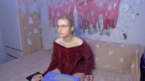 Snapshot of mailin_harrington chatting on 12.03.24 Your kitty online show from 12.03.24