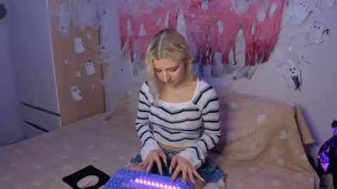 Snapshot of mailin_harrington chatting on 12.07.24 Your kitty online show from 12.07.24