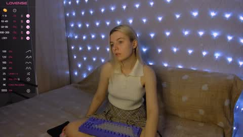 Snapshot of mailin_harrington chatting on 12.25.24 Your kitty online show from 12.25.24