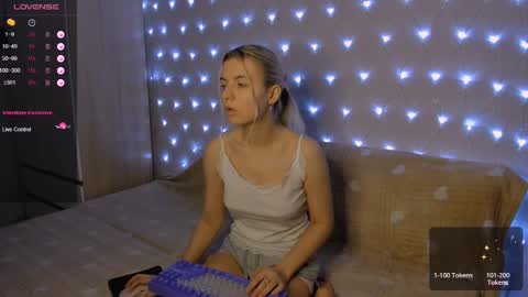 Snapshot of mailin_harrington chatting on 12.26.24 Your kitty online show from 12.26.24