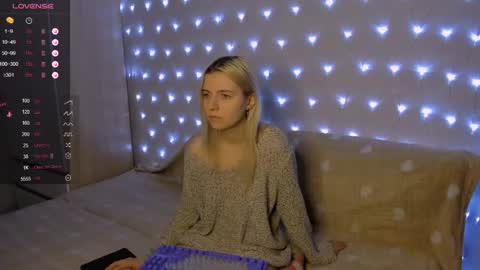 Snapshot of mailin_harrington chatting on 12.27.24 Your kitty online show from 12.27.24