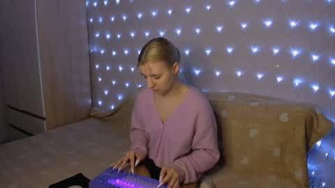 Snapshot of mailin_harrington chatting on 02.06.25 Your kitty online show from 02.06.25