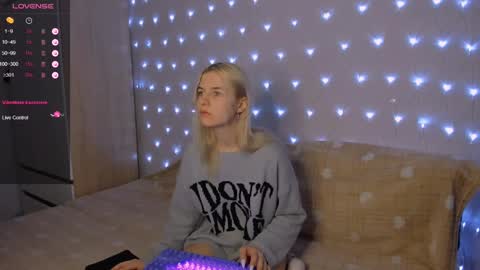 Snapshot of mailin_harrington chatting on 02.11.25 Your kitty online show from 02.11.25