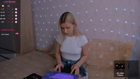 Snapshot of mailin_harrington chatting on 03.11.25 Your kitty online show from 03.11.25