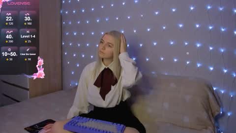 Snapshot of mailin_harrington chatting on 09.17.25 Your kitty online show from 09.17.25