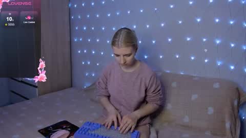 Snapshot of mailin_harrington chatting on 10.12.25 Your kitty online show from 10.12.25