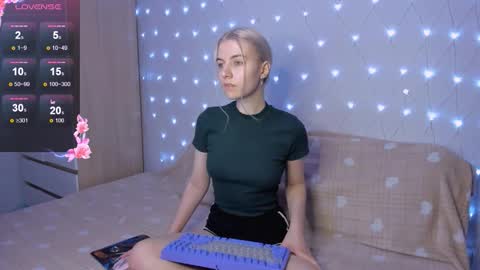 Snapshot of mailin_harrington chatting on 11.01.25 Your kitty online show from 11.01.25