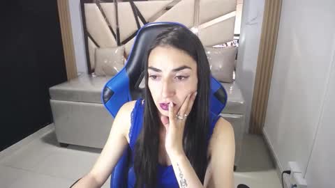 Snapshot of maily_a_ chatting on 11.13.25 Maily online show from 11.13.25