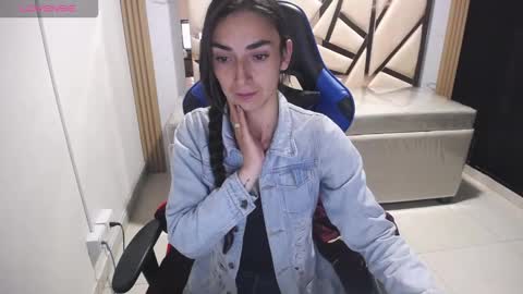 Snapshot of maily_a_ chatting on 11.24.25 Maily online show from 11.24.25