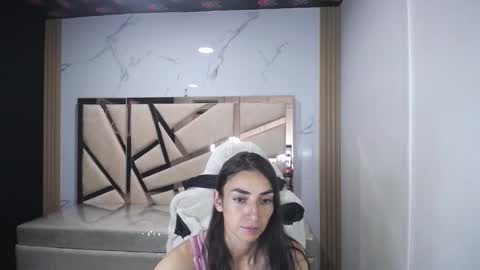 Snapshot of maily_a_ chatting on 11.25.25 Maily online show from 11.25.25