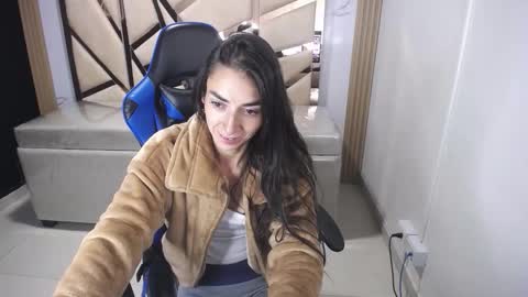 Snapshot of maily_a_ chatting on 11.27.25 Maily online show from 11.27.25