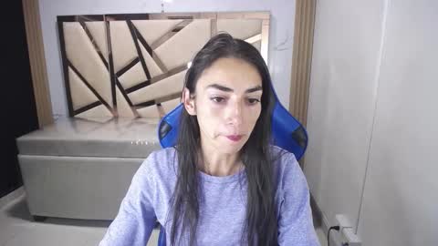 Snapshot of maily_a_ chatting on 11.30.25 Maily online show from 11.30.25