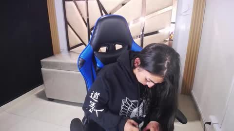 Snapshot of maily_a_ chatting on 12.16.25 Maily online show from 12.16.25