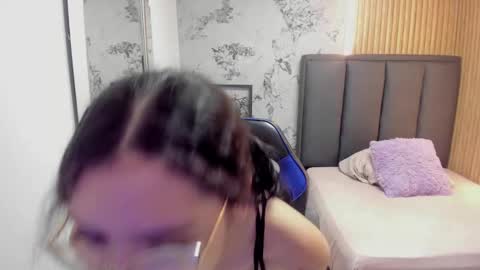  M A I L Y  online show from 11.20.25