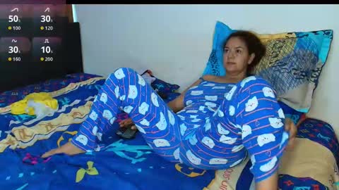 Snapshot of maira_milf chatting on 09.11.25 Maira online show from 09.11.25