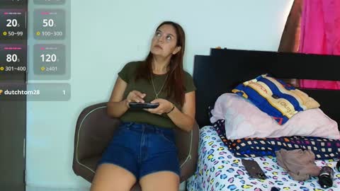 Snapshot of maira_milf chatting on 11.21.25 Maira online show from 11.21.25