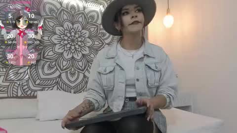 Snapshot of maiskeenzamara chatting on 12.05.25 Zamara.... online show from 12.05.25